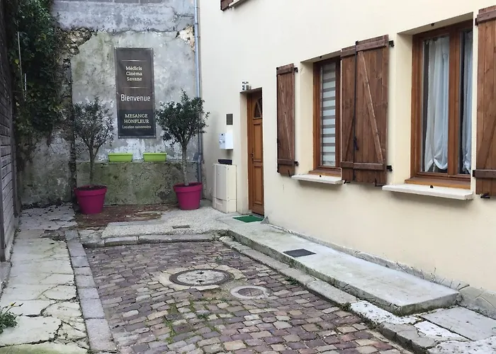 Medicis Avec Garage Дом отдыха *